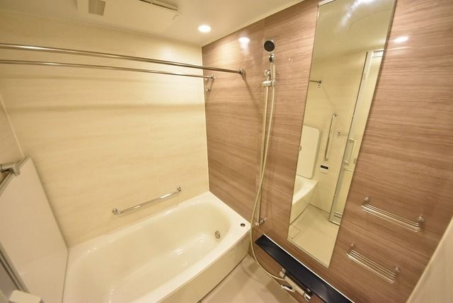 バス・シャワールーム　お問合せは(株)タウンハウジングレジデンス事業部　赤坂店・…