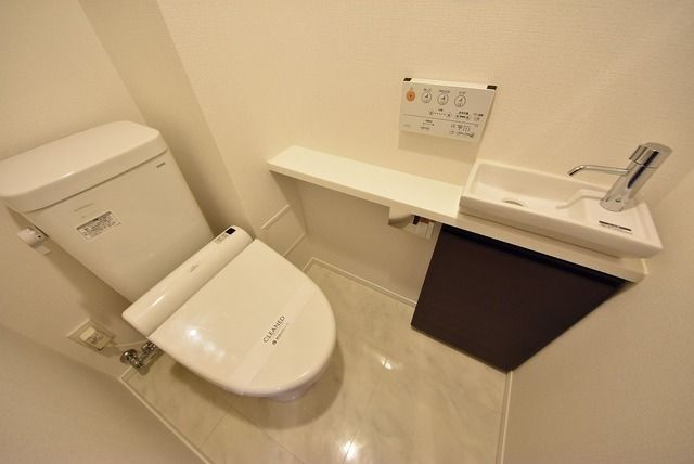 トイレ　お問合せは(株)タウンハウジングレジデンス事業部　赤坂店・…