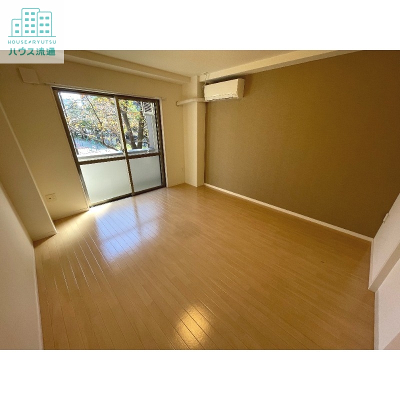 居室・リビング　※別号室の写真になります。