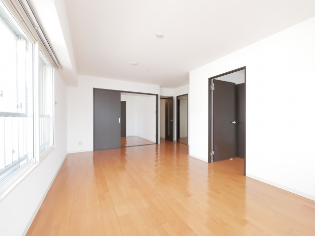 居室・リビング　エアコン付きリビング♪