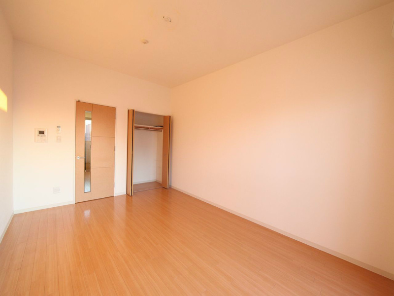 その他部屋・スペース　洋室10.4帖　エアコン付　収納充実　バルコニー