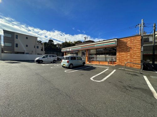 コンビニ　セブンイレブン八王子上野町店（コンビニ）まで753m