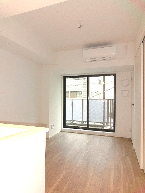 居室・リビング　こちらの居間で趣味の時間をお楽しみください