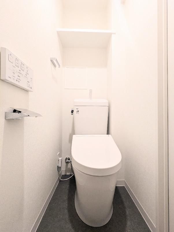 トイレ　同タイプ部屋　参考写真です