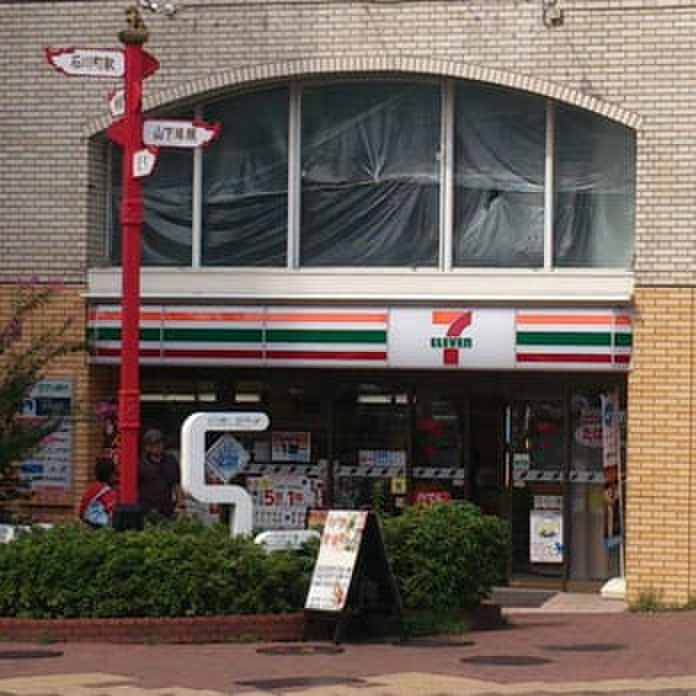 コンビニ　セブンイレブン横浜中華街朱雀門店（コンビニ）まで176m