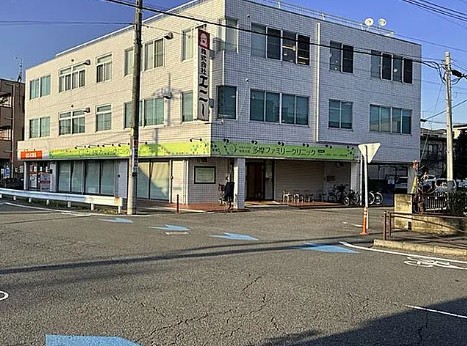 病院　多摩ファミリークリニック（病院）まで132m