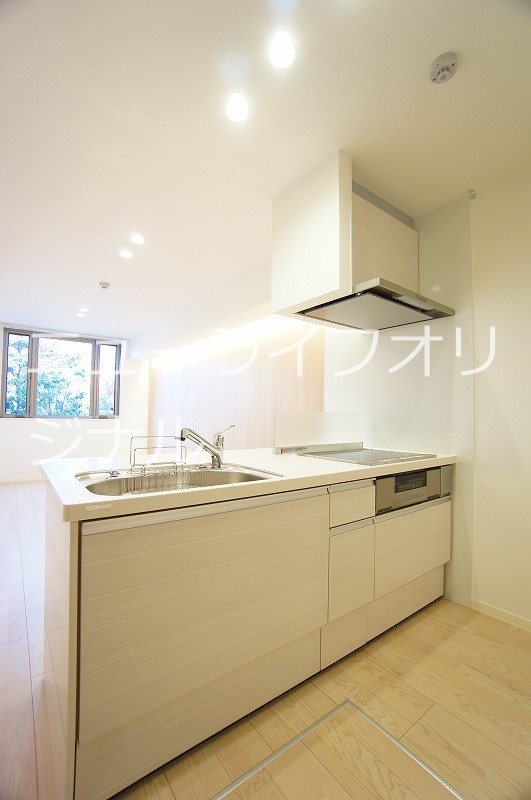 キッチン　ご家族との会話が弾むカウンター付き対面式キッチン。