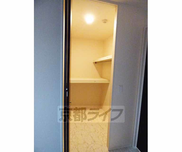 収納　広々とした収納です。