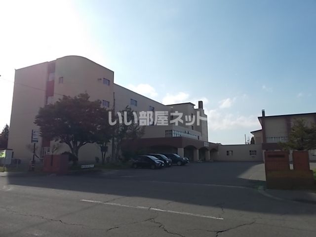 中学校　千歳市立北斗中学校（中学校）まで878m