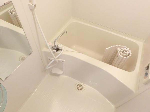 バス・シャワールーム　キレイにリフォームされています！