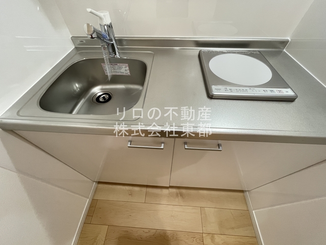 キッチン　ガスより火傷や火災のリスクが低いＩＨクッキングヒーター付！