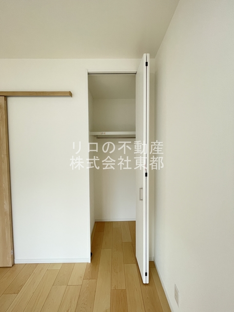 収納　ロングコート・ワンピースがかけられる縦長収納です！