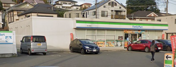 コンビニ　ファミリーマート（コンビニ）まで350m