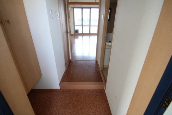 玄関　※別号室の写真です