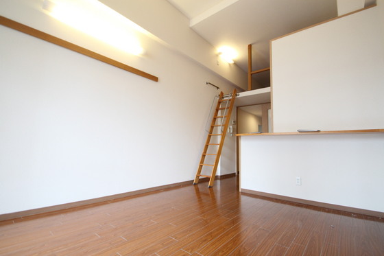 居室・リビング　※別号室の写真です