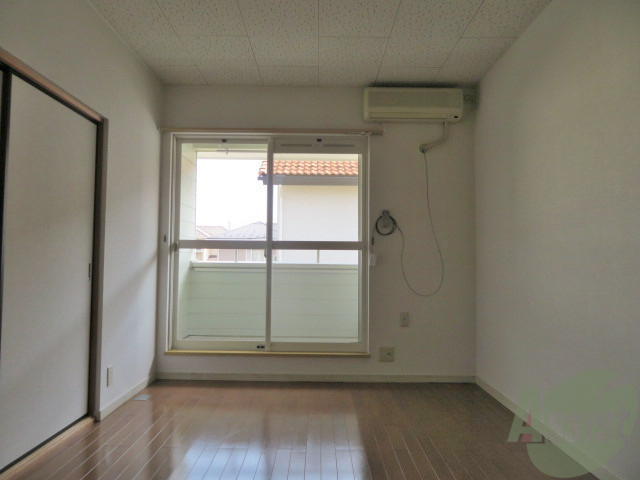 居室・リビング　白基調のお部屋は、部屋が明るく広く感じますね。