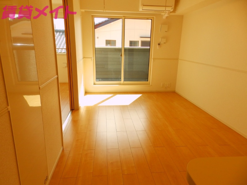 居室・リビング　同型参考写真