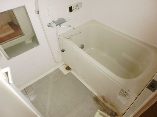 バス・シャワールーム　清潔感のあるバスルームです。