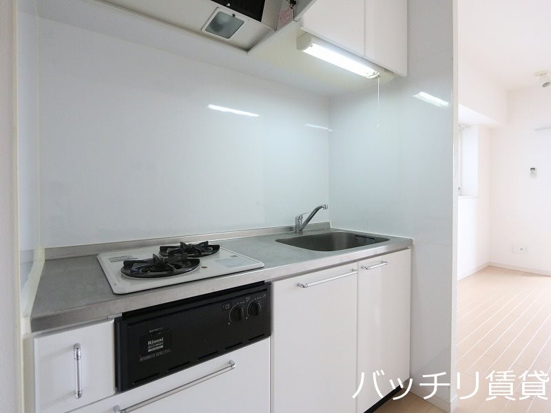 キッチン　別号室タイプの為、現状を優先いたします