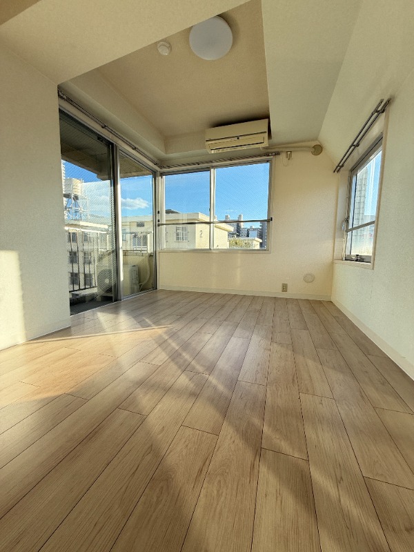 居室・リビング　南向き角部屋です