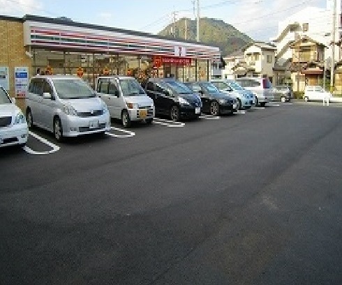 コンビニ　セブンイレブン（コンビニ）まで750m