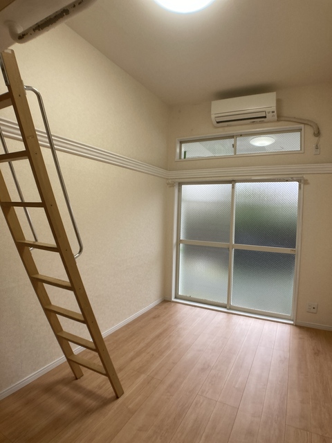 居室・リビング　※補修前の参考画像の為、設備等は現況優先。