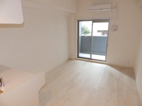 居室・リビング　室内