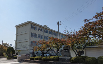 中学校　加古川市立平岡中学校（中学校）まで1361m