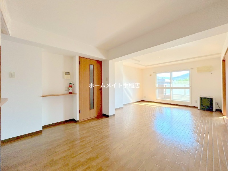 居室・リビング　明るく広々リビングスペース♪