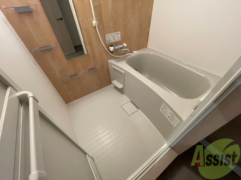 バス・シャワールーム　お風呂になります。一日の疲れを癒してくださいね。