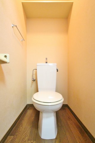 トイレ　参考写真（同物件別部屋）