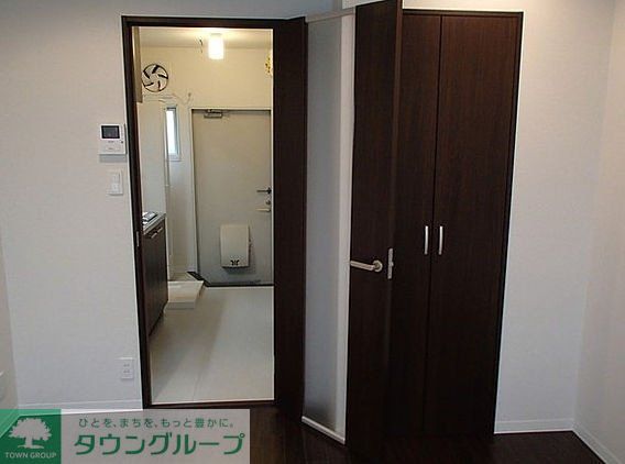 居室・リビング　玄関