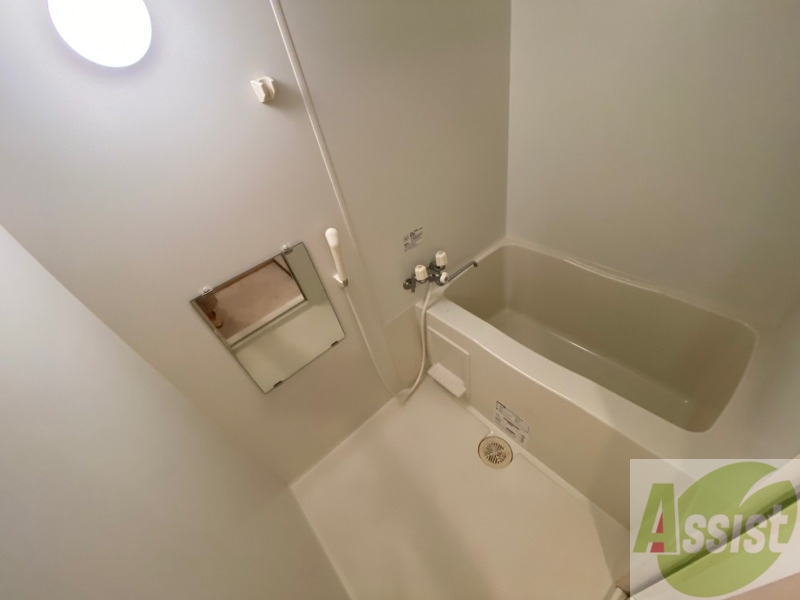 バス・シャワールーム　お風呂になります。一日の疲れを癒してくださいね。