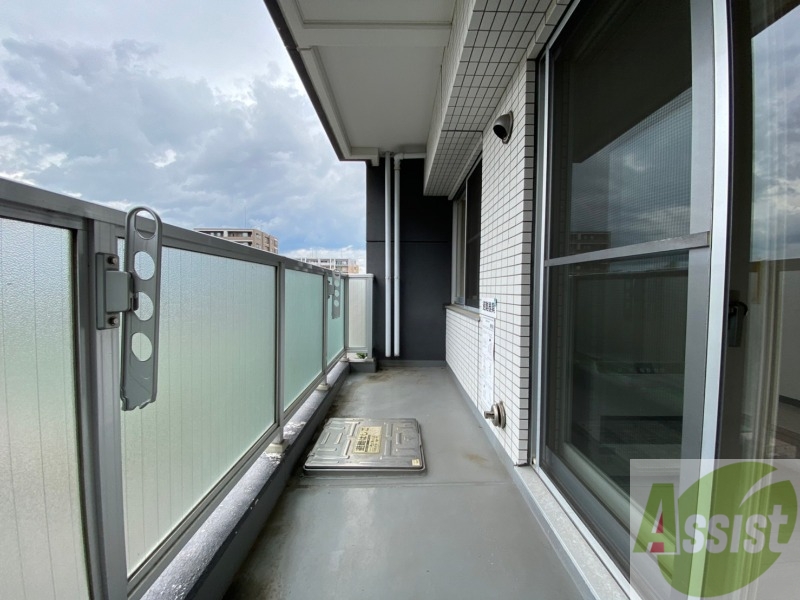 バルコニー　バルコニーが広くプチガーデニングも出来そうですね～。