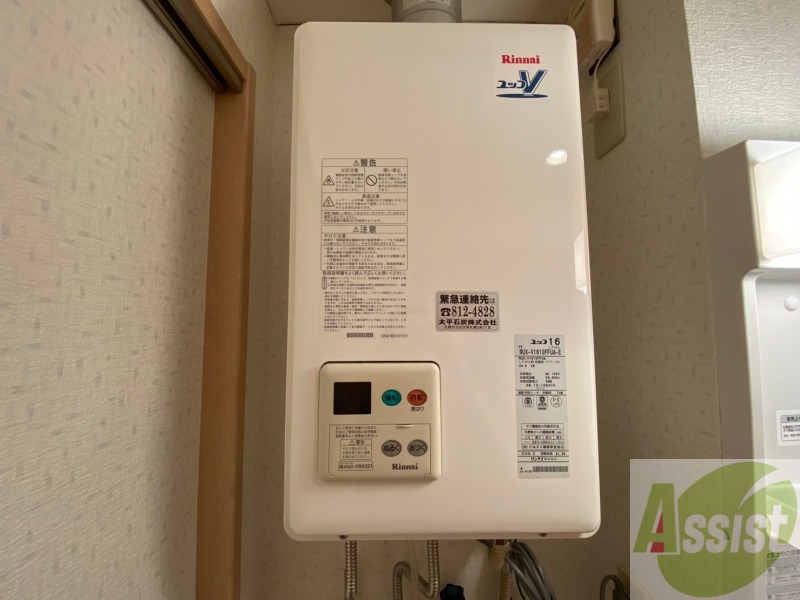 その他設備　給湯器は簡単操作で温度調整ができますよ。