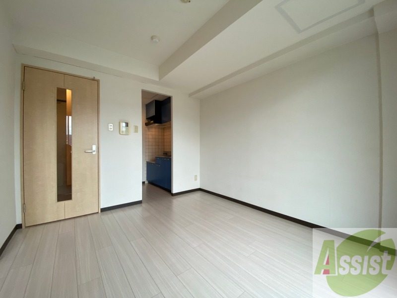 居室・リビング　リビングです。白を基調としていてお部屋全体が明るいですね！