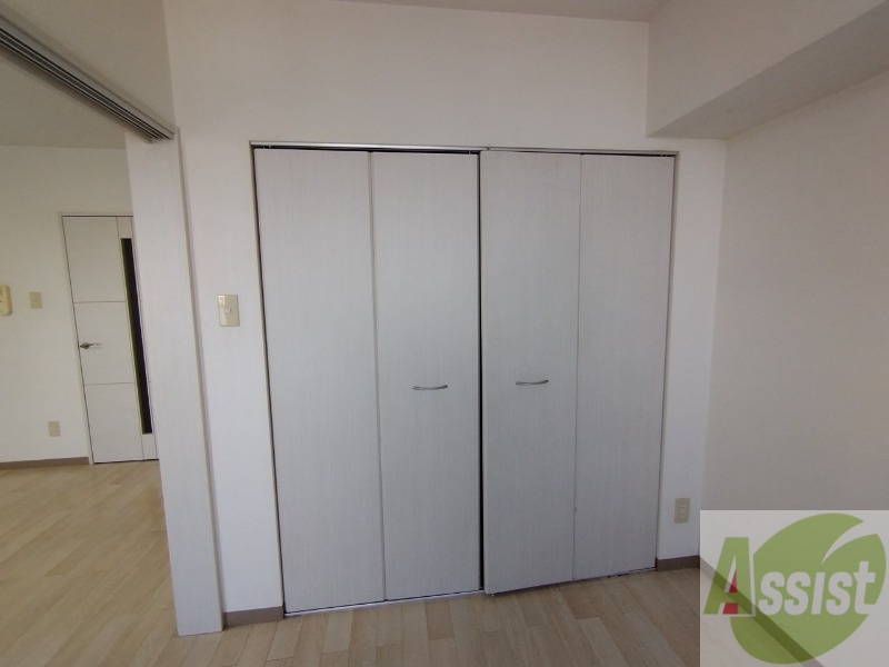 収納　寝室の収納です。部屋がすっきり片付きます。