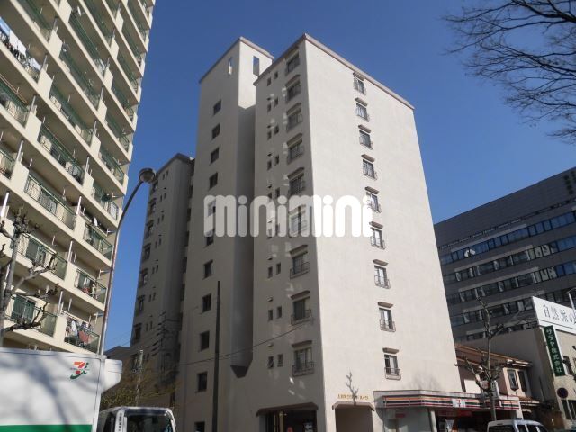 建物外観　すぐに大須観音へお参りにも行ける立地です。