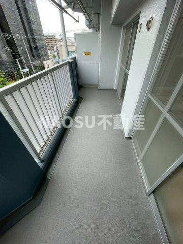 バルコニー　暖かな日差しのふりそそぐバルコニー