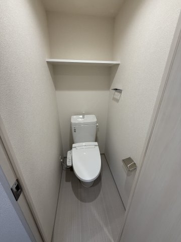 トイレ　※写真は同じマンションの違う部屋のものになります。