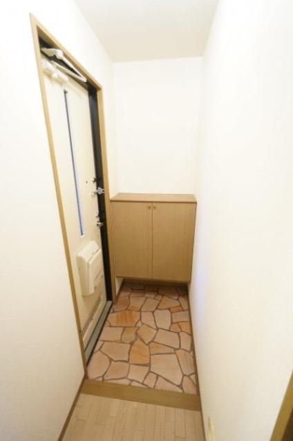 玄関　※同物件、同タイプの写真です。