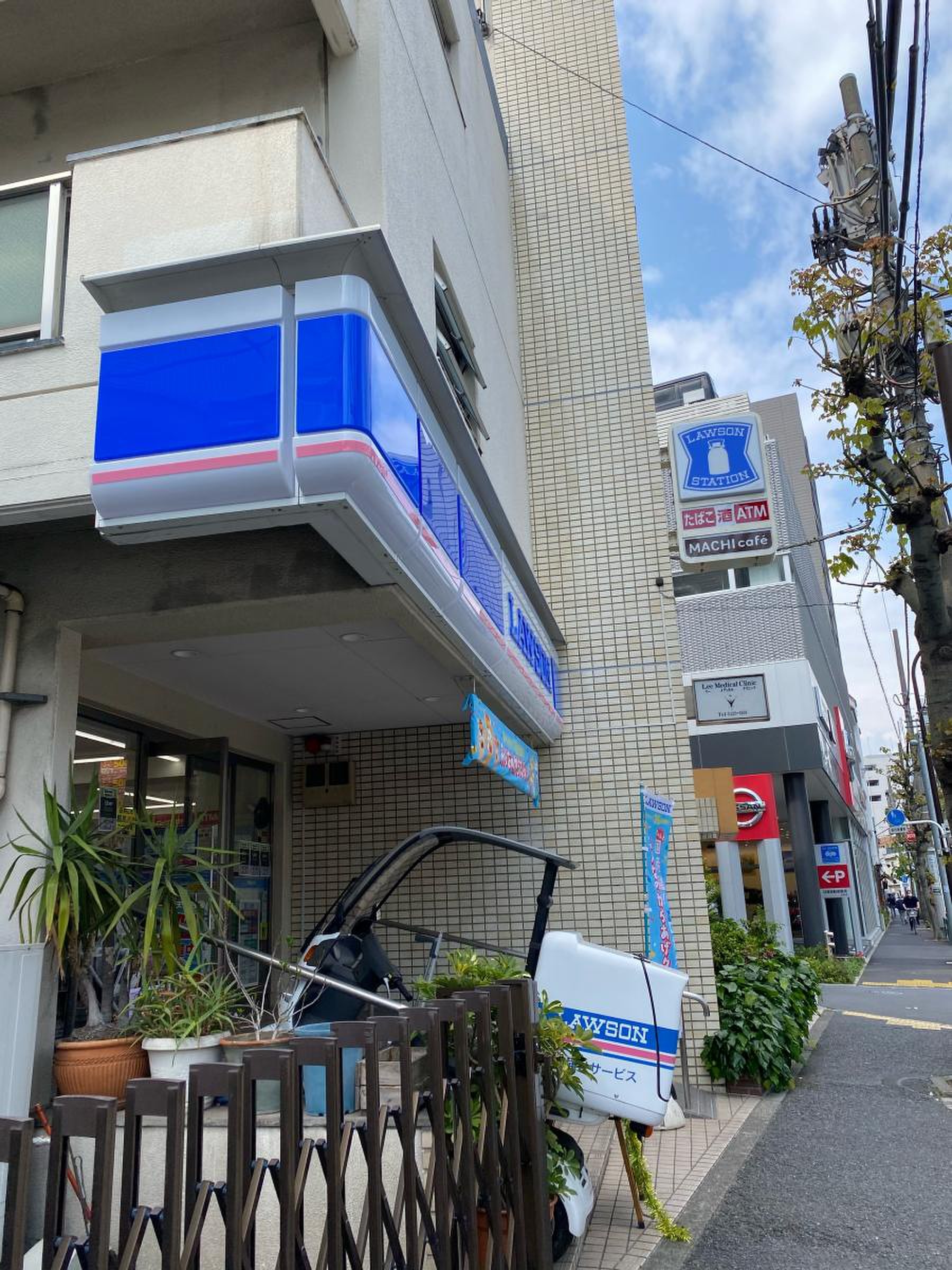 コンビニ　ローソン天現寺店（コンビニ）まで305m
