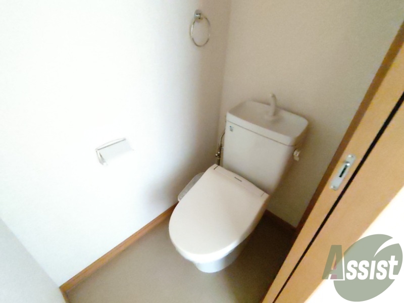 トイレ　トイレは、嬉しいウォシュレット付きです。