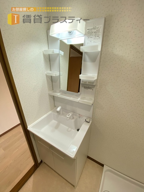 洗面設備　使い勝手の良い独立洗面台です。