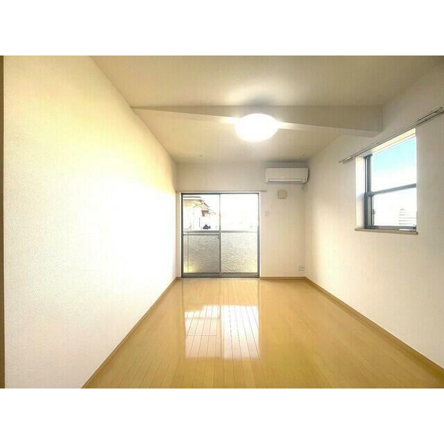 居室・リビング　2面採光で明るいお部屋