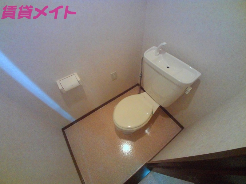 トイレ　ト同物件別部屋の写真