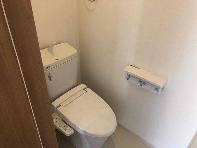 トイレ　温水洗浄便座
