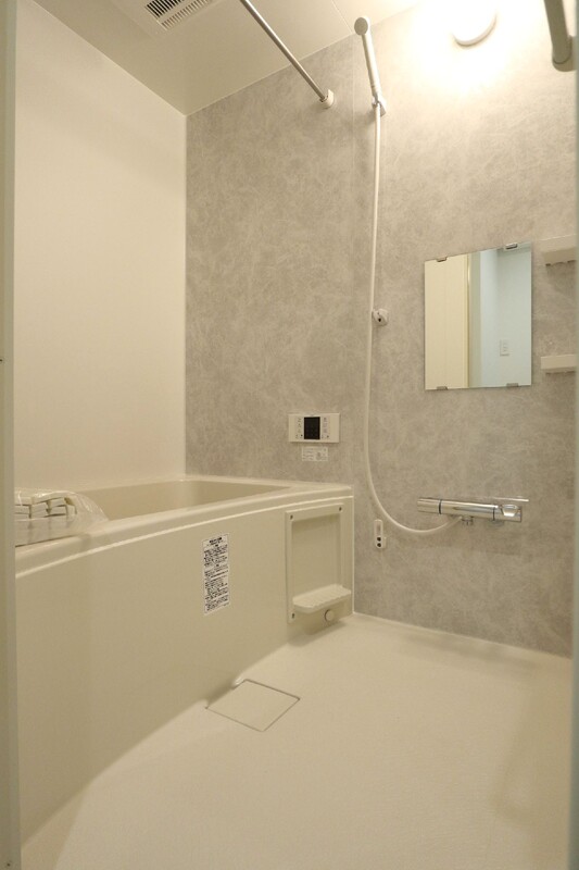 バス・シャワールーム　雨の日でも安心の浴室乾燥機付きです♪