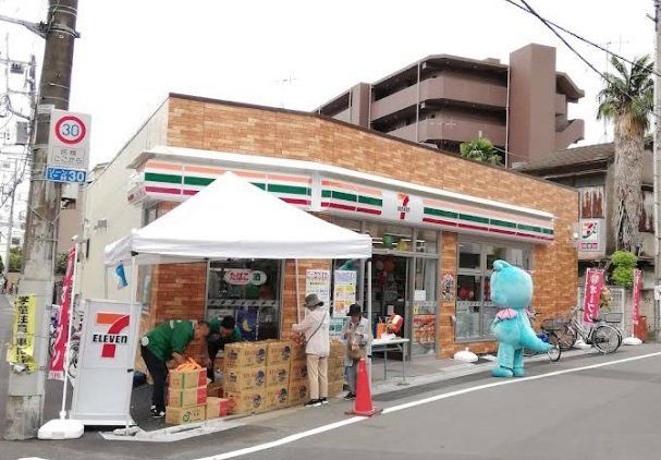 コンビニ　セブンイレブン千住宮元町店（コンビニ）まで180m
