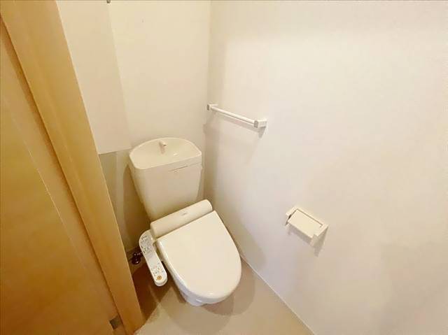 トイレ　※反転タイプのお部屋の写真です
